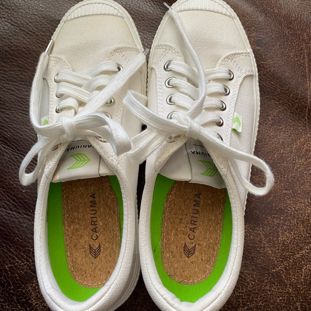 Cariuma Canvas Sneakers Off White Womens 6.5 / Mens 5